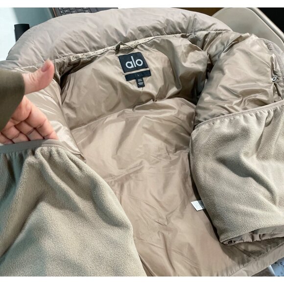 New Alo Womens Gold Rush Puffer Vest Hood Light Cocoa Size Large - Picture 7 of 10